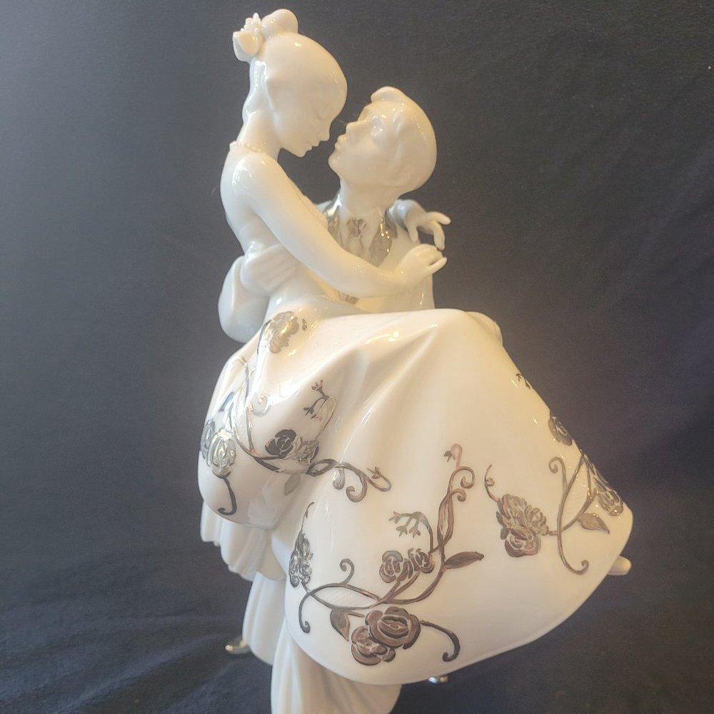 Lladro "The Happiest Day" Wedding Couple Porcelain Figurine